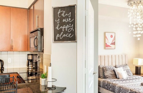 Downtown Mississauga Condo | Executive 2BR/2BA Condo-Steps to Square One Mall