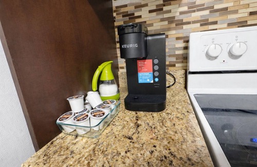 Windsor House | Executive 2BR Lower Suite · Private & Spacious/Near US Border