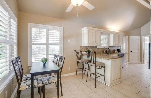 Tarrant County House | Executive 3-bed house with pool, office, WI-FI, Big TVs private, quiet, near FW