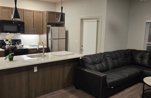 Wichita Apartment | Executive 3-bedroom 2-baths apartment with WiFi, community pool & fitness room