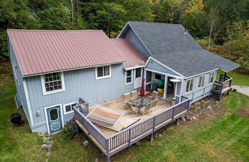 Sutton House | Executive 3BR Home. Dedicated Office - Quiet - Fully Furnished