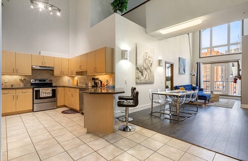 Mission District Condo | Executive 3BR Penthouse » Downtown » Parking » AC