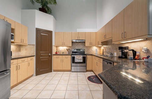 Mission District Condo | Executive 3BR Penthouse » Downtown » Parking » AC