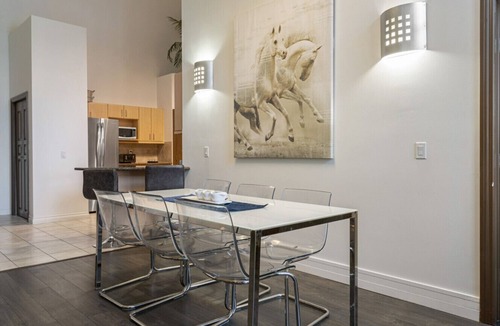 Mission District Condo | Executive 3BR Penthouse » Downtown » Parking » AC