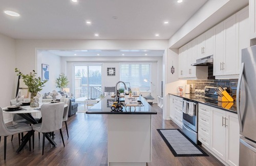 Oakville House | Executive 4 Bedroom Home In Oakville