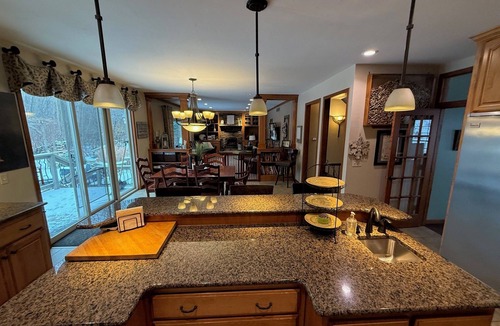 Neenah House | Executive 4 Bedroom Home/Close to NFL Draft in Green Bay & EAA event in Oshkosh