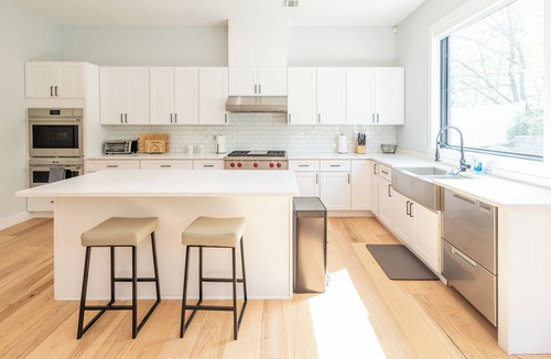 Edison House | Executive 4BR/4BA, King Bed, Offices, EV Charger, Bidets