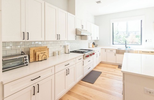 Edison House | Executive 4BR/4BA, King Bed, Offices, EV Charger, Bidets