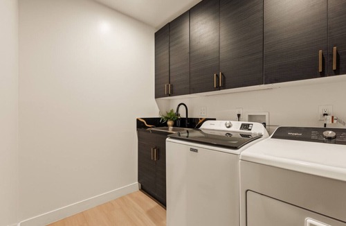 Universal City House | Executive 4BR/4BA Home Near Universal Studios