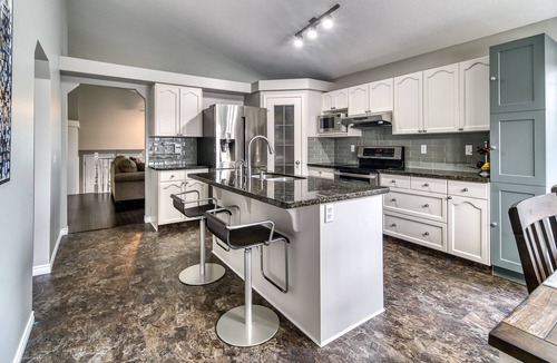 Southwest Calgary House | EXECUTIVE 5BD HOME | MINS TO SPRUCE MEADOWS