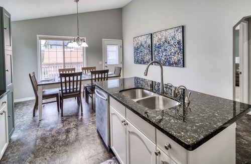 Southwest Calgary House | EXECUTIVE 5BD HOME | MINS TO SPRUCE MEADOWS