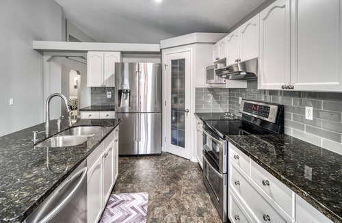 Southwest Calgary House | EXECUTIVE 5BD HOME | MINS TO SPRUCE MEADOWS