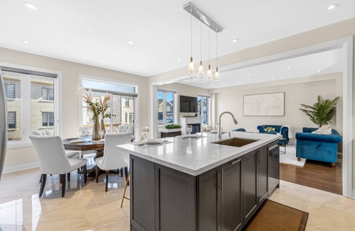 Mount Pleasant House | Executive 5BR-4BATH Detached Retreat Brampton/Miss Border
