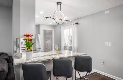 West Columbus House | Executive 6BR Home- Premium 30+ Day Corporate Housing, Alquiler Premium 30+ Días