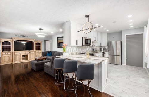 West Columbus House | Executive 6BR Home- Premium 30+ Day Corporate Housing, Alquiler Premium 30+ Días