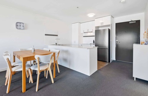 Sunshine Apartment | Executive and Spacious Apartment with Balcony