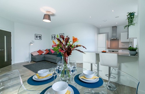 Hatfield Apartment | Executive Apartment Close to Train Station