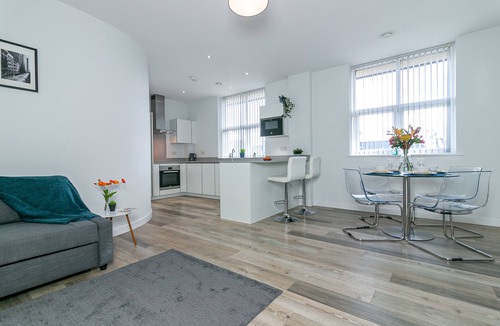 Hatfield Apartment | Executive Apartment Close to Train Station