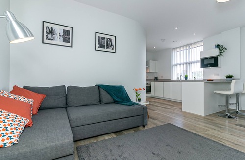 Hatfield Apartment | Executive Apartment Close to Train Station