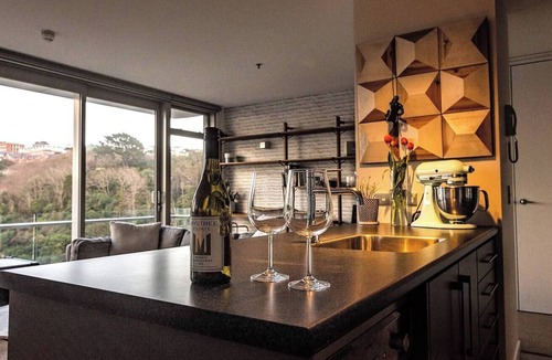 Wellington Apartment | Executive Apartment - Great Location Close to Attractions, Shops & Eateries