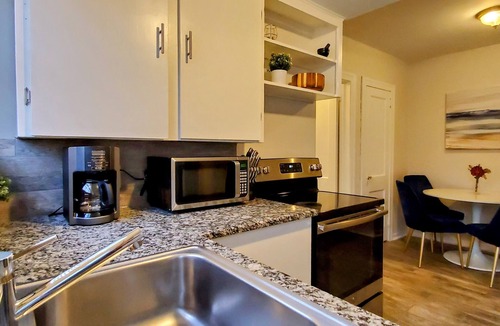 Avondale Apartment | Executive Apt- Steps To The Beautiful Downtown Avondale, Parks, & More!