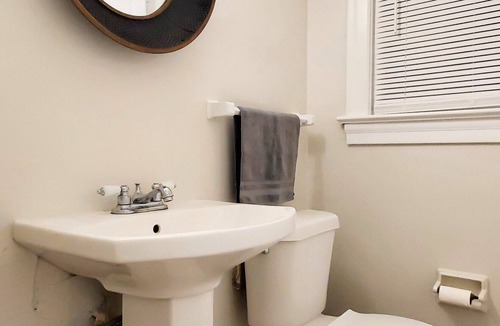 Avondale Apartment | Executive Apt- Steps To The Beautiful Downtown Avondale, Parks, & More!