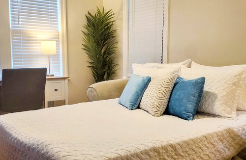 Avondale Apartment | Executive Apt- Steps To The Beautiful Downtown Avondale, Parks, & More!