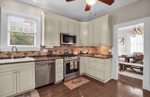 Chatham Crescent House | Executive Ardsley Bungalow close to Downtown