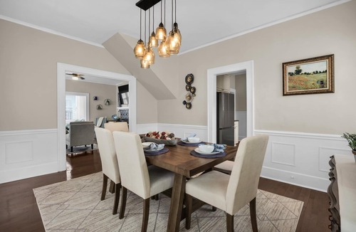 Chatham Crescent House | Executive Ardsley Bungalow close to Downtown