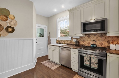 Chatham Crescent House | Executive Ardsley Bungalow close to Downtown