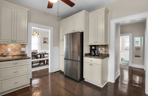 Chatham Crescent House | Executive Ardsley Bungalow close to Downtown