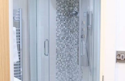 Sydenham Apartment | Executive Bright and Airy Studio in Sydenham