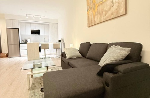 Central Erin Mills Apartment | 🌟 Executive Condo in Prime Erin Mills Location – Walk to Mall & Hospital 🌟