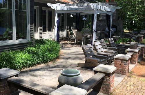 Baysville House | Executive cottage charm on Lake of Bays near Baysville sleeps eight