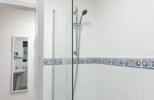 Willingham Apartment | Executive-Ensuite with Bath-Countryside view