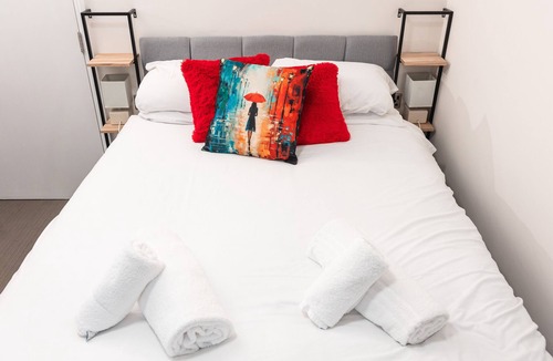 Willingham Apartment | Executive-Ensuite with Bath-Countryside view