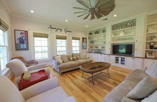Delhi Other | Executive Estate - Serene 4-bedroom farmhouse perfect for the Busy Executive
