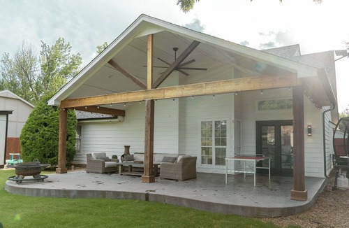 South Tulsa House | Executive & Family-Friendly Tulsa Home — Just 15 Min from Jenks Outlet Shopping