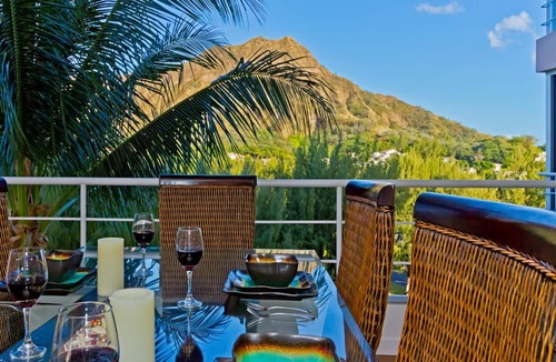 Diamond Head - Kapahulu - St. Louis Condo | Executive Gold Coast Oceanfront Suite: Diamond Head Views, Amazing Seaside Pool