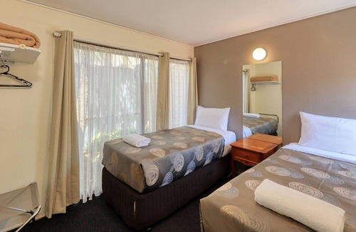 Benalla House | Executive Hideaway Motel