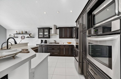 Barrie House | Executive high end home with Backyard Oasis!