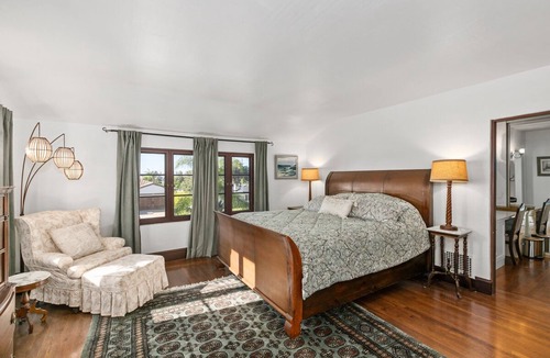 Coronado House | Executive Home in the Village
