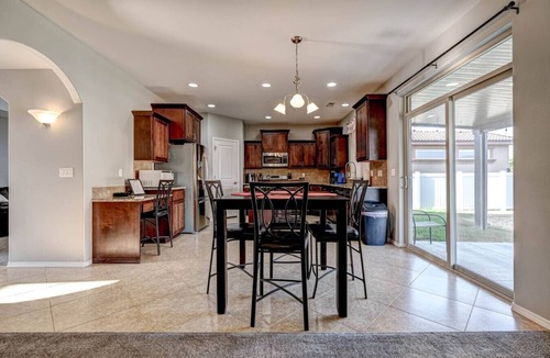 Kennewick House | Executive Home, Private Yard & Garage 5/3 - #3005