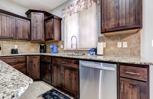 Kennewick House | Executive Home, Private Yard & Garage 5/3 - #3005