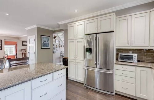 Scarborough House | Executive home, spacious, 4 bedrm, parking, 30 min to downtown, backyard, pets