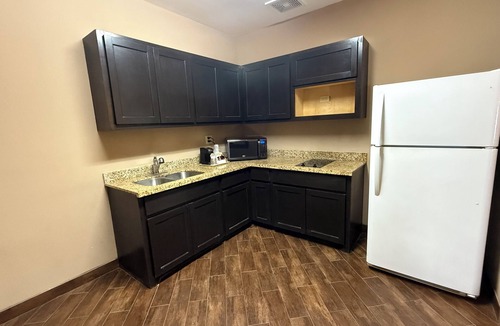 Floresville Hotel | Executive Inn and Suites
