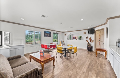 Magnolia Hotel | Executive Inn and Suites