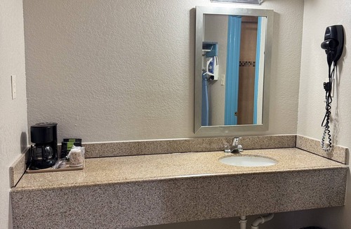 Crystal City Hotel | Executive Inn Crystal City