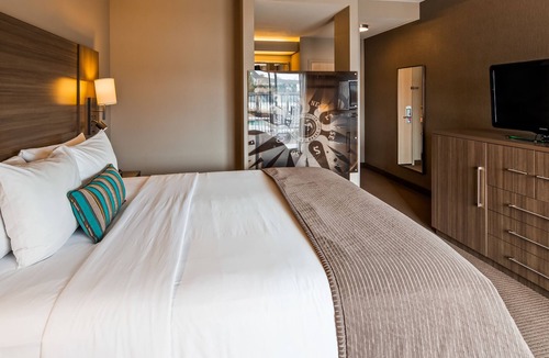 East Peralta Hotel | Executive Inn & Suites Embarcadero Cove