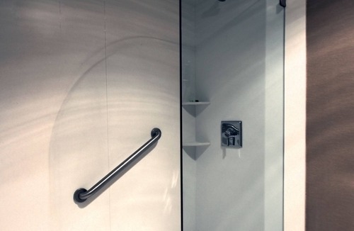 East Peralta Hotel | Executive Inn & Suites Embarcadero Cove